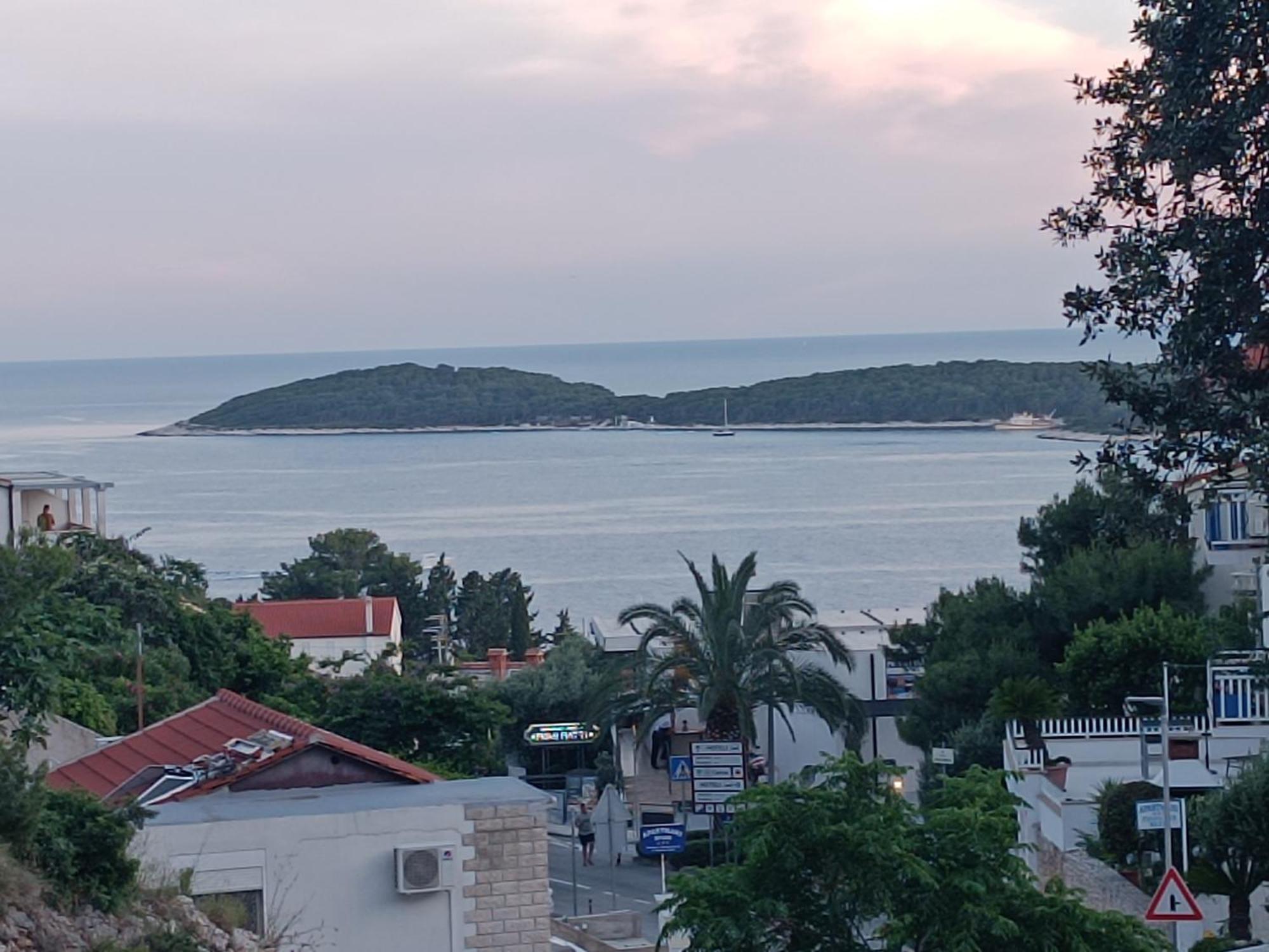 Apartments Lucic Hvar Town Exterior photo